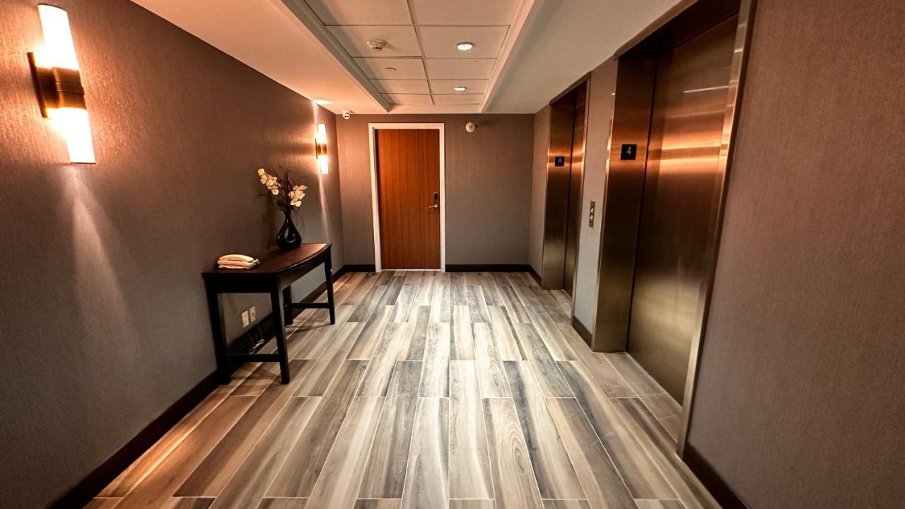Newmarket Hotel And Suites Экстерьер фото