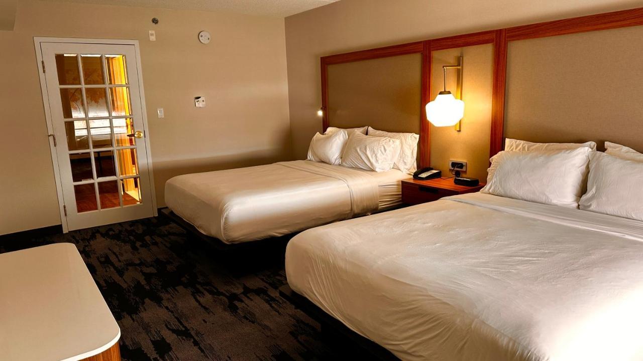 Newmarket Hotel And Suites Экстерьер фото