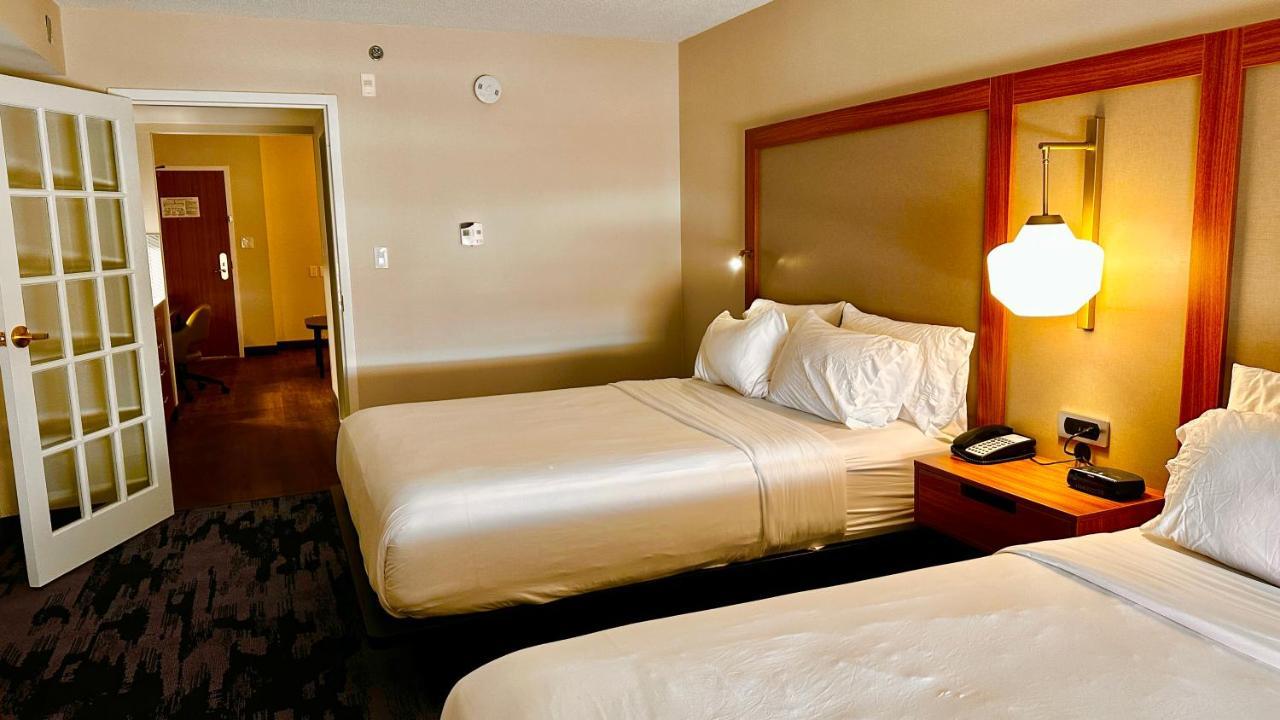 Newmarket Hotel And Suites Экстерьер фото