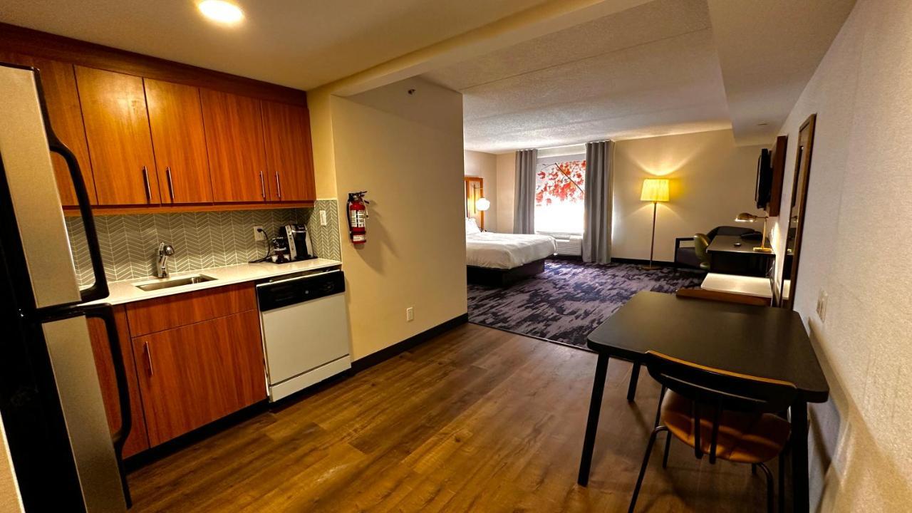 Newmarket Hotel And Suites Экстерьер фото