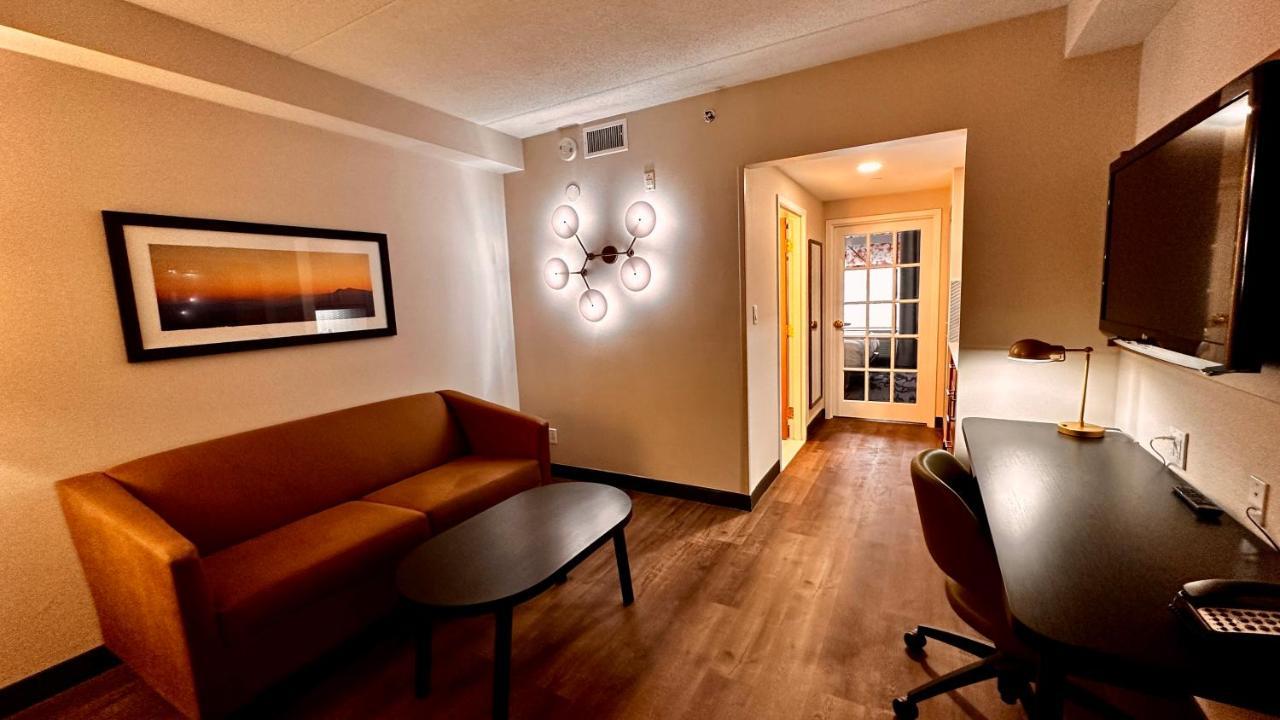 Newmarket Hotel And Suites Экстерьер фото